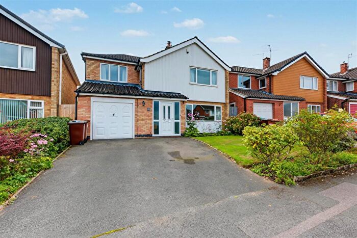 4 Bedroom Detached House For Sale In Woodbank Drive, Wollaton, Nottingham, NG8