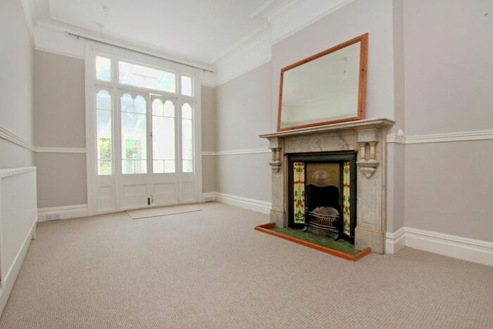 1 Bedroom Flat To Rent In Park Road, Wanstead, E12