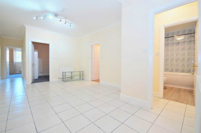 2 Bedroom Flat To Rent In Horn Lane, London, W3