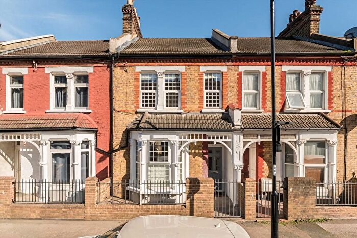 3 Bedroom Detached House To Rent In Doggett Road, Catford, SE6