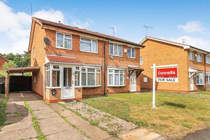3 Bedroom Semi-Detached House For Sale In Howland Close, Pendeford, Wolverhampton, WV9
