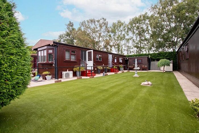 2 Bedroom Park Home For Sale In The Elms, Torksey, LN1