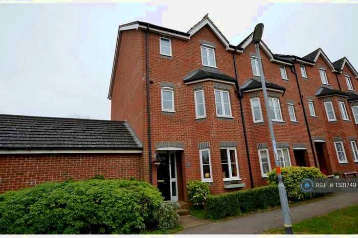 4 Bedroom End Of Terrace House To Rent In Daventry, Daventry, NN11