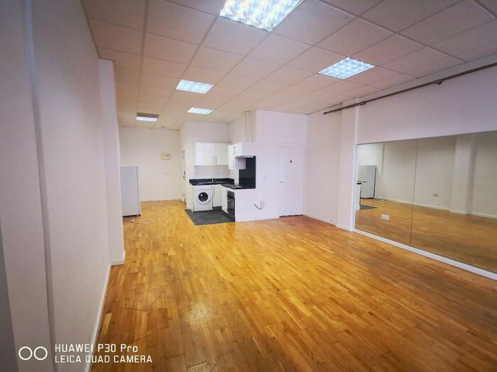 1 Bedroom Flat To Rent In Shacklewell Lane, London, E8