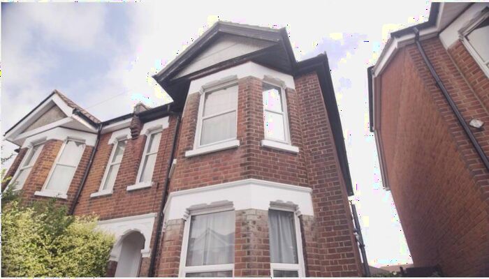 5 Bedroom Semi-Detached House To Rent In Harborough Road, Southampton, SO15
