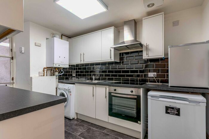 3 Bedroom Flat To Rent In Nicolson Street Edinburgh United Kingdom, EH8