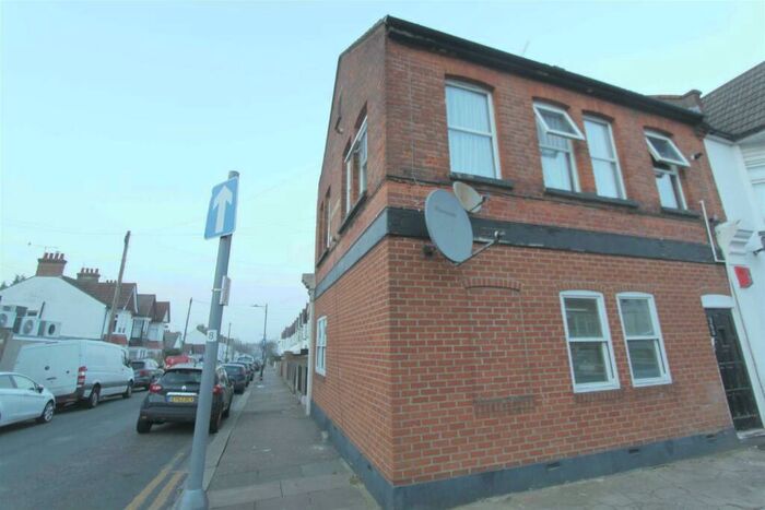 1 Bedroom Flat To Rent In Westborough Road, Westcliff On Sea, SS0