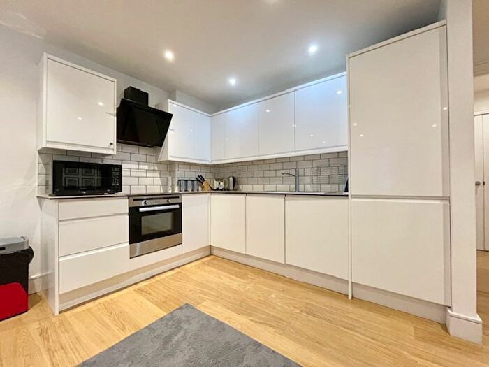 2 Bedroom Flat To Rent In Bell Yard Mews, SE1