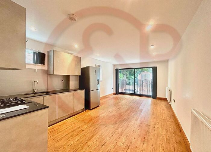 2 Bedroom Flat To Rent In Madeley Road, Ealing, W5