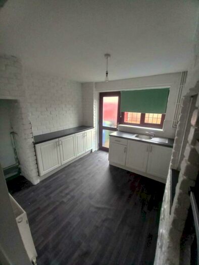 2 Bedroom End Of Terrace House To Rent In Castle Court Castle Street, Grimsby, DN32