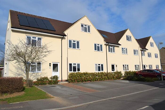 2 Bedroom Flat To Rent In Orchard Court, Kidlington, OX5