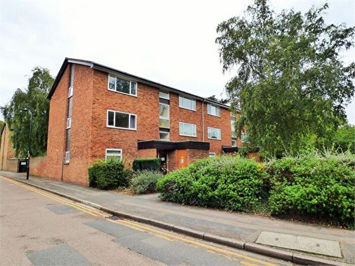 1 Bedroom Flat For Sale In Buckingham Avenue, Perivale, Greenford, UB6