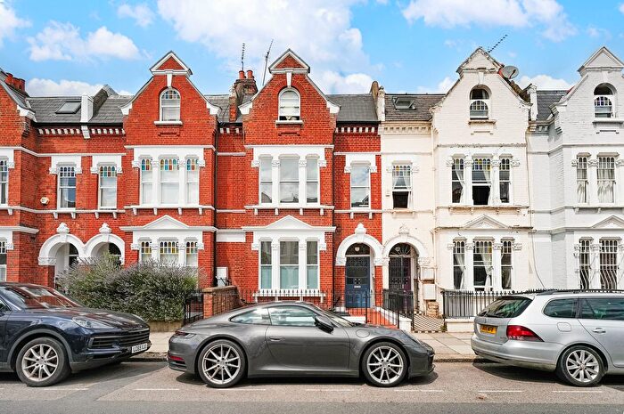 Studio To Rent In Addison Gardens, London, W14