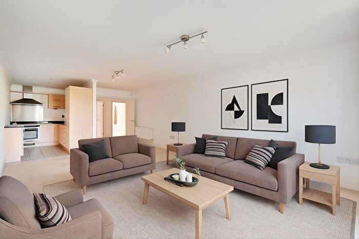 2 Bedroom Flat To Rent In Baker Street, Weybridge, KT13