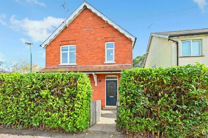 3 Bedroom Detached House To Rent In Lewis Road, Chichester, PO19