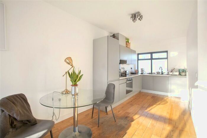 2 Bedroom Apartment To Rent In Davenant Street, Whitechapel, London, E1