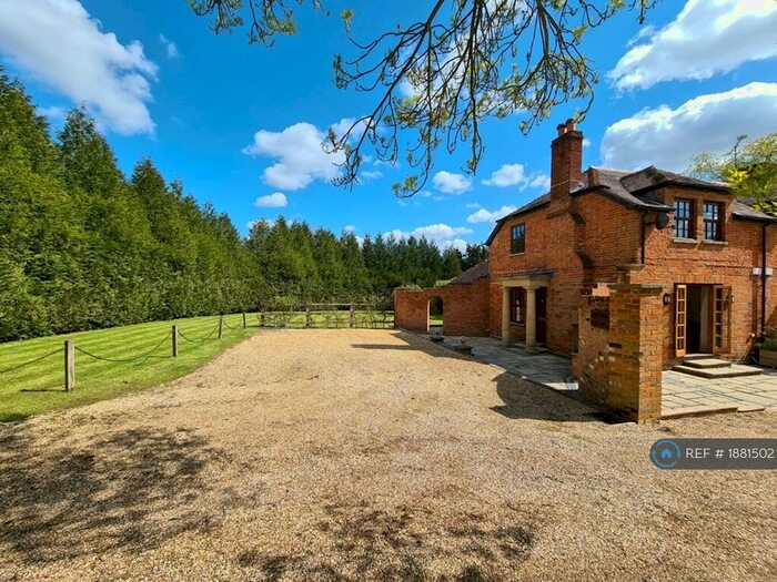 2 Bedroom Semi-Detached House To Rent In South Farm Lane, Lightwater, GU18