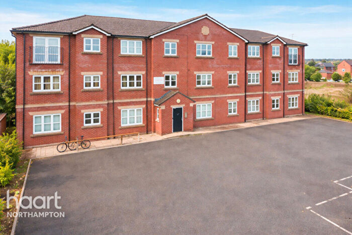 2 Bedroom Flat For Sale In Braunston Close, Northampton, NN4