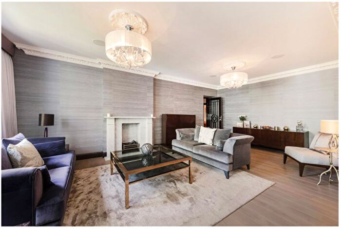 3 Bedroom Flat To Rent In Rutland Gate, London, SW7