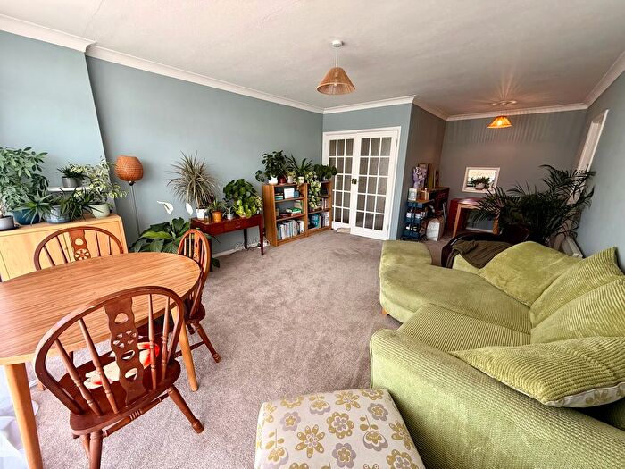 3 Bedroom Flat For Sale In St. Annes Road, Eastbourne, BN21