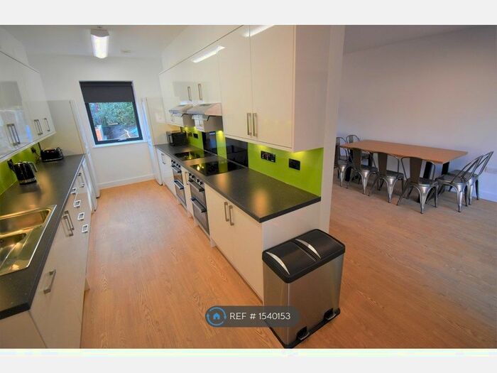 7 Bedroom End Of Terrace House To Rent In Hillside Court, Reading, RG1