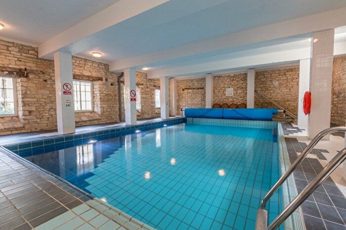 2 Bedroom Flat For Sale In Dunkirk Mills, Inchbrook, Stroud, GL5