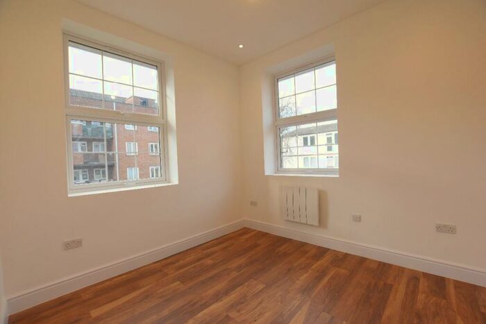 1 Bedroom Flat To Rent In Romford Road, E15
