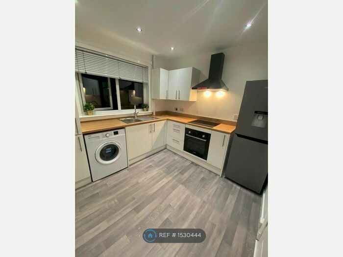 2 Bedroom Flat To Rent In Sir Michael Street, Greenock, PA15