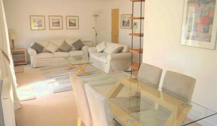 2 Bedroom Ground Flat To Rent In Grangemoor Court, Cardiff(City), CF11