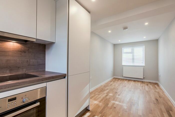 1 Bedroom Flat To Rent In Hoe Lane, Enfield, EN1