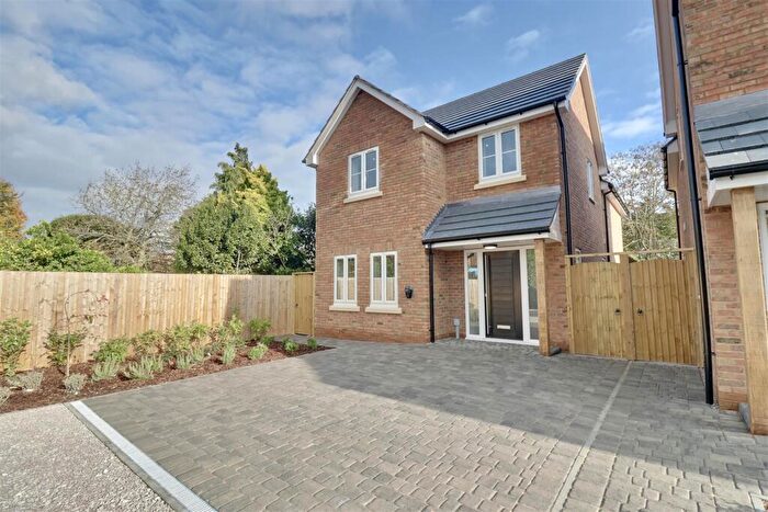 4 Bedroom Detached House For Sale In Hunts Pond Road, Titchfield Common, PO14