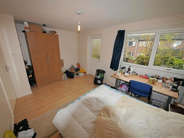 3 Bedroom Semi-Detached House To Rent In Kendal Close, Leeds, LS3