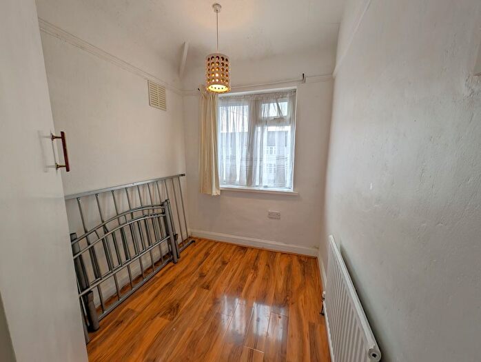 3 Bedroom End Of Terrace House For Sale In Bourne Avenue, Hayes, Greater London, UB3