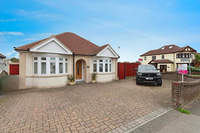 2 Bedroom Detached Bungalow For Sale In Blackshots Lane, Grays, RM16