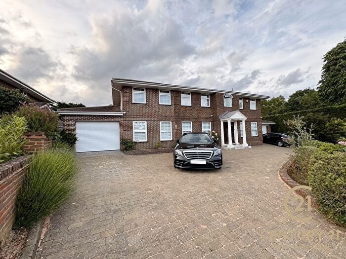 5 Bedroom Detached House To Rent In Potters Cross, SL0