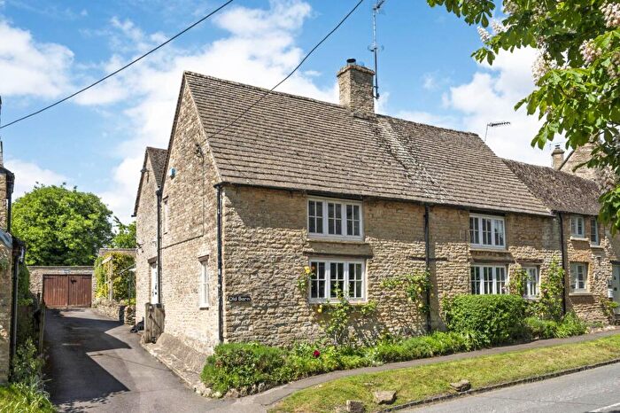 3 Bedroom Semi-Detached House For Sale In Old Barn, Churchill, OX7