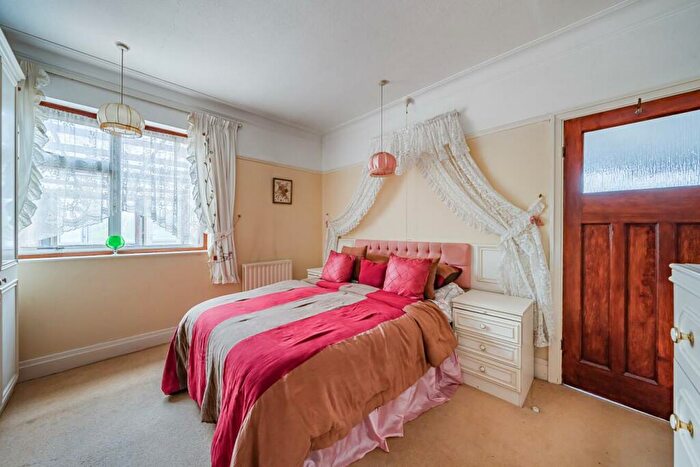 2 Bedroom Bungalow For Sale In Allerford Road, Catford, SE6