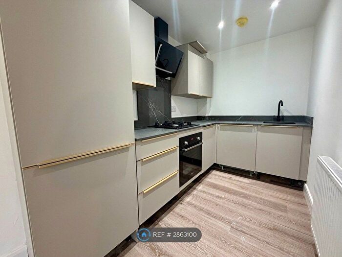 3 Bedroom End Of Terrace House To Rent In James St, Bradford, BD13