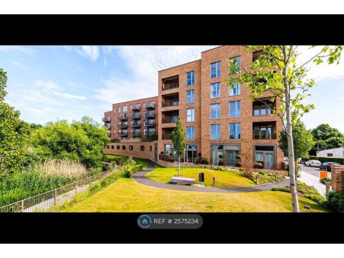 2 Bedroom Flat To Rent In Frogmore Avenue, Watford, WD17