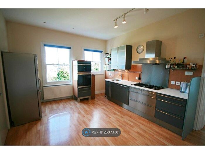 3 Bedroom Flat To Rent In Englefield Green, Egham, TW20