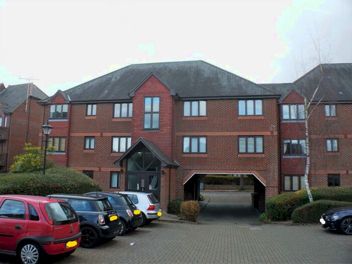 1 Bedroom Flat To Rent In The Maples, Granville Road, St Albans, Hertfordshire, AL1
