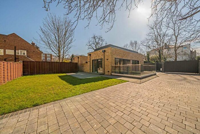 4 Bedroom Detached House To Rent In Lavender Mews, Surbiton, KT6