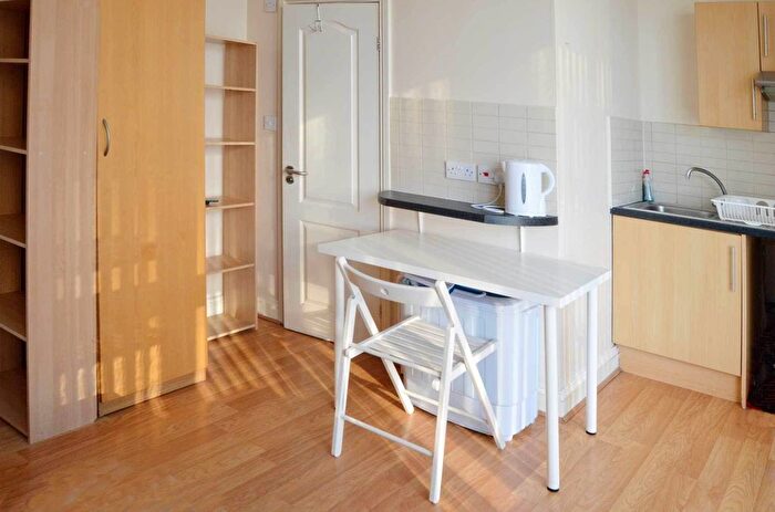 Studio To Rent In High Street, Acton, W3