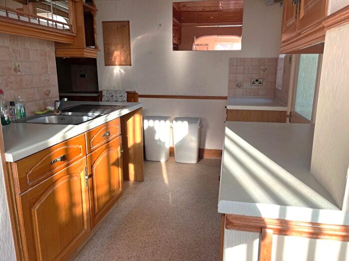 3 Bedroom Semi-Detached House For Sale In Durnford Drove, BH19 - Photo 10