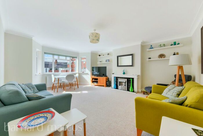 3 Bedroom Apartment To Rent In St Leonards Road, London, SW14