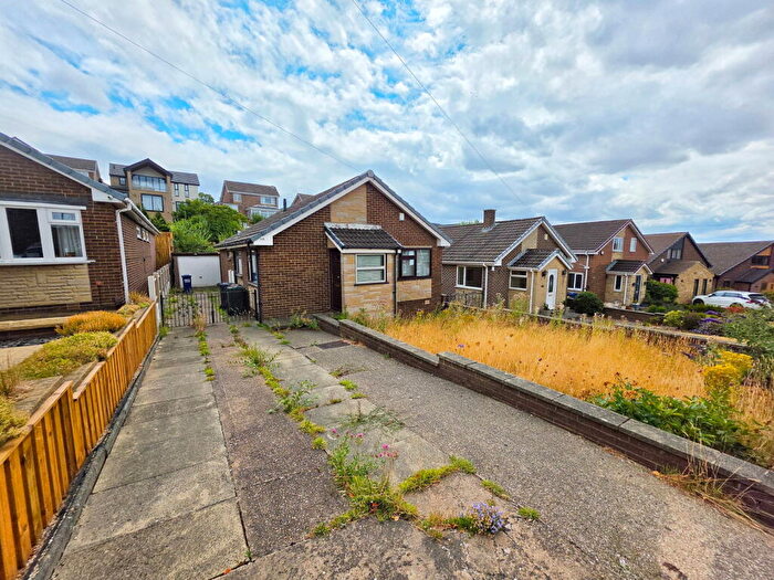 3 Bedroom Detached Bungalow For Sale In Kingsway, Mapplewell, Barnsley, S75