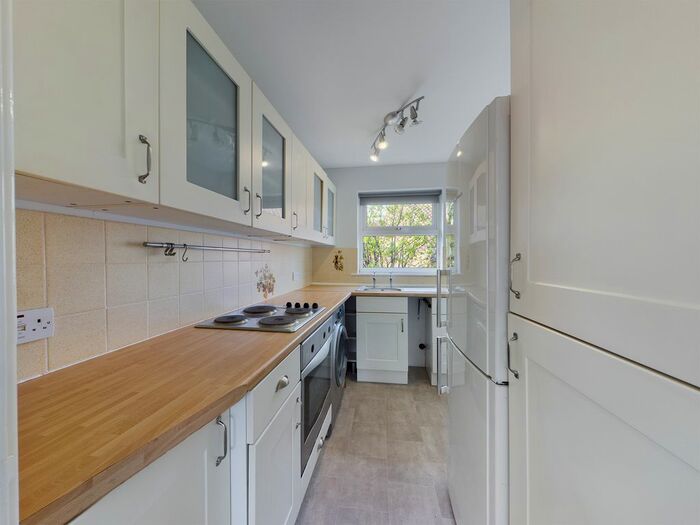 2 Bedroom Flat To Rent In Grove Hill, Hessle, HU13