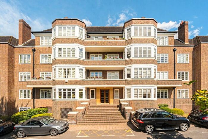 3 Bedroom Flat For Sale In Putney Heath, Putney, SW15