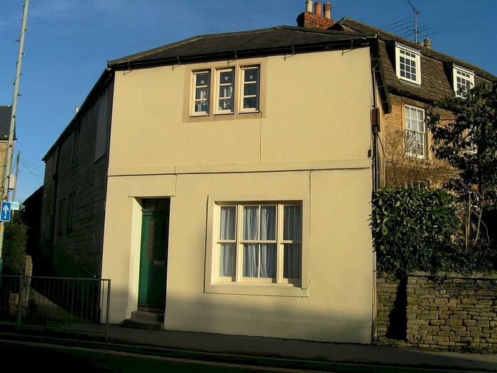 2 Bedroom Apartment To Rent In Marshfield Road, Chippenham, SN15
