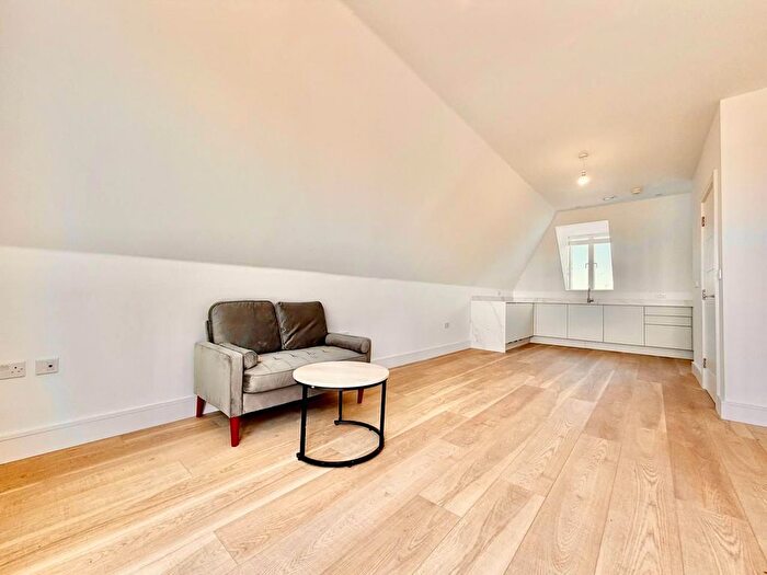 2 Bedroom Flat To Rent In High Street, Barnet, EN5